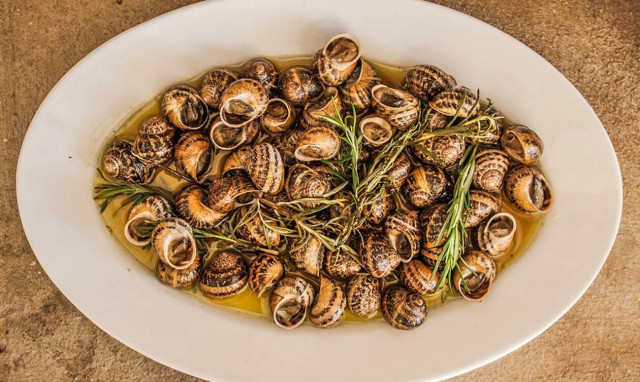 Οι 6 τρόποι να απολαύσετε τους «φθινοπωρινούς» χοχλιούς της Κρήτης