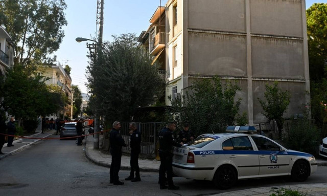 Αιγάλεω: Ανθρωποκυνηγητό για τον 20χρονο που μαχαίρωσε τη μητέρα του