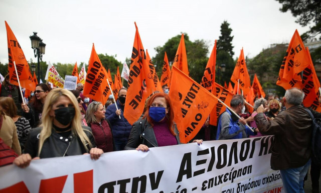 Το «σκονάκι» της ΔΟΕ σαμποτάρει την αξιολόγηση των εκπαιδευτικών