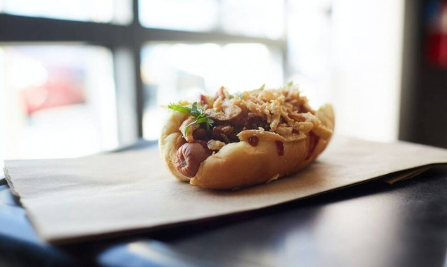 ΗΠΑ: Τραγωδία σε διαγωνισμό χοτ ντογκ - 20χρονη πνίγηκε πάνω στη σκηνή