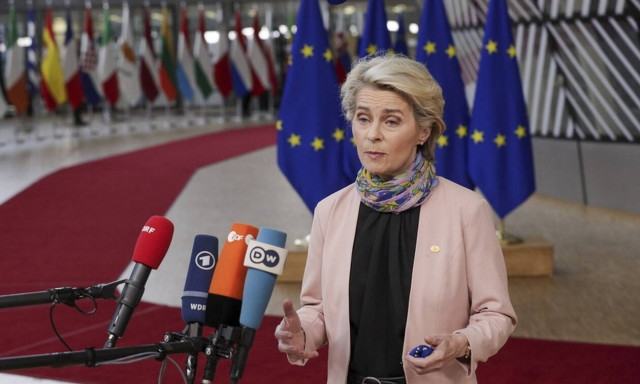 Φον Ντερ Λάιεν: Η ζωή κανενός δεν πρέπει να μπαίνει σε κίνδυνο για πολιτικούς σκοπούς