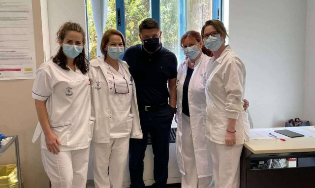 Κορονοϊός: Ο Νίκος Χαρδαλιάς έκανε την τρίτη δόση του εμβολίου