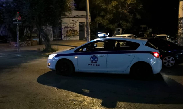 Ζωγράφου: Φοιτητής τραυματίστηκε από φωτοβολίδα που πέταξαν άγνωστοι σε καφετέρια