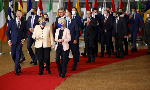 ΕΕ: Η πλειοψηφία των 27 θέλει φυσικό αέριο και πυρηνική ενέργεια στις «πράσινες» επενδύσεις