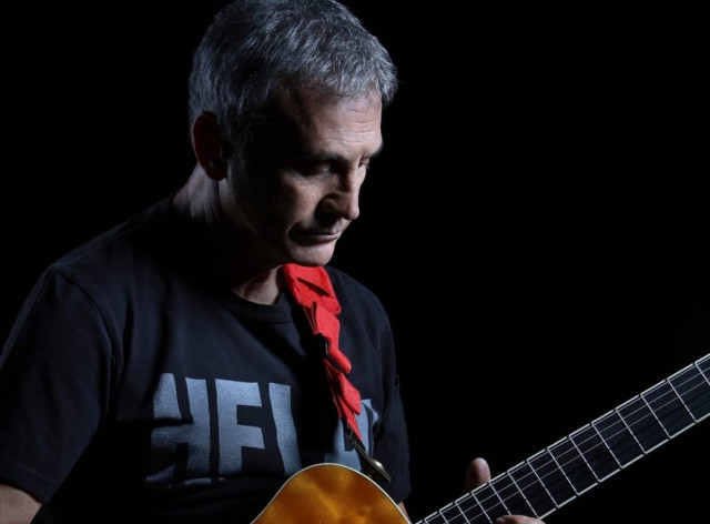 O Γιώργος Νταλάρας τραγουδάει Καρυωτάκη