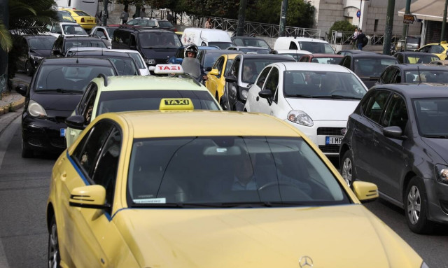 Κίνηση ΤΩΡΑ: Προβλήματα και στα δύο ρεύματα του Κηφισού – Καθυστερήσεις στην Αττική Οδό