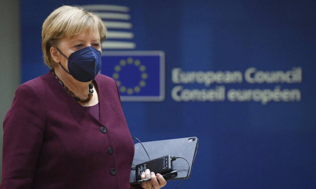 Μέρκελ: Το αποχαιρετιστήριο δώρο που της έδωσε ο Σαρλ Μισέλ (pic)