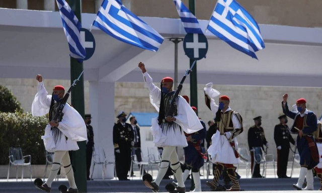 Παρελάσεις 28ης Οκτωβρίου: Ποιοι επιτρέπεται να μην φορούν μάσκα - Τι ισχύει για τους θεατές