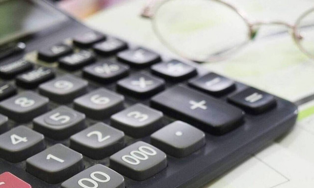 Γονικές παροχές και δωρεές: Αλαλούμ στις Eφορίες σχετικά με το νέο αφορολόγητο όριο