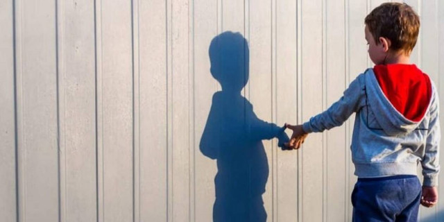 Μητέρα παιδιού με αυτισμό: «Ο γιος μου κανιβαλίστηκε» – Τι καταγγέλλει για την αδιαφορία των αρχών