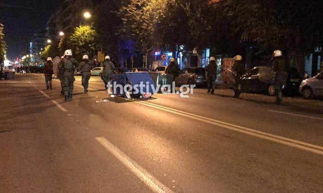 Πετροπόλεμος και χημικά στη Θεσσαλονίκη: Επεισόδια μεταξύ αντιεξουσιαστών και ΜΑΤ