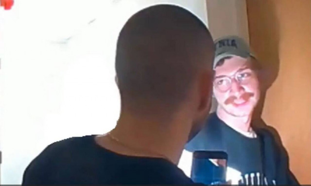 Άνδρας πρωταγωνίστησε σε θρίλερ στην πραγματική ζωή – Το μήνυμα που βρήκε γραμμένο στον καθρέφτη του