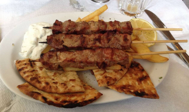 Ξέρεις τι όνομα είχε το πρώτο σουβλάκι στην ιστορία;