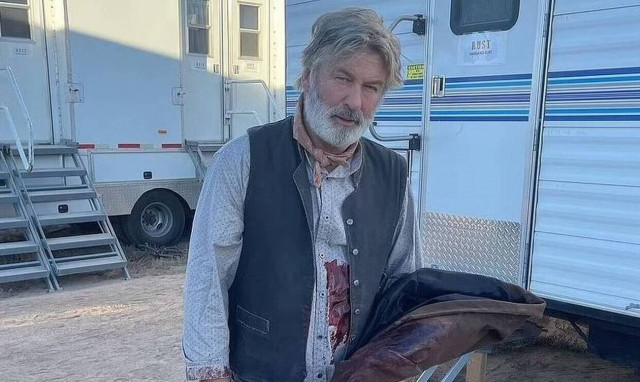 Αποκάλυψη TMZ για την υπόθεση Μπάλντουιν: Γνώριζαν τα μέλη του συνεργείου για το γεμάτο όπλο;