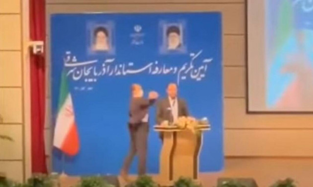 Ιράν: Εξαγριωμένος άνδρας χαστούκισε νέο κυβερνήτη, την ώρα της ορκωμοσίας του (Video)