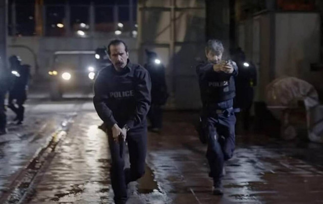 Ο Σωτήρης Τσαφούλιας του Έτερος Εγώ στο Newsbomb.gr: Τι συμβαίνει με τη χρήση όπλων στις ταινίες του