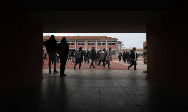 Φρίκη στο Μοσχάτο: Συνελήφθη 45χρονος καθηγητής - Παρενοχλούσε σεξουαλικά μαθήτριες