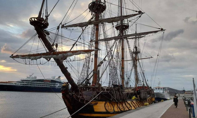 Σύρος: Θρυλικό Ρώσικο ιστιοφόρο με μεγάλη ιστορία στο λιμάνι της Ερμούπολης