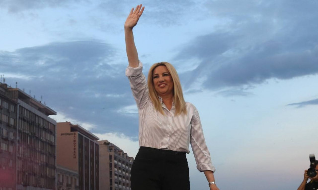 Φώφη Γεννηματά: Λαϊκό προσκύνημα στη Μητρόπολη - Ο 17χρονος γιος της θα εκφωνήσει τον επικήδειο