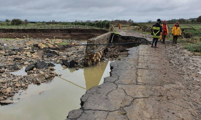 Ιταλία: Μία γυναίκα νεκρή από το σφοδρό κύμα κακοκαιρίας που πλήττει τη Σικελία (pics)