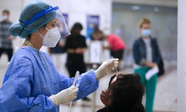 Κορονοϊός - Η γεωγραφική κατανομή των 4.165 νέων μολύνσεων: 841 στην Αττική - 591 στη Θεσσαλονίκη