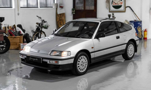 Πόσα χιλιόμετρα λέτε πως έχει κάνει αυτό το Honda CR-X;