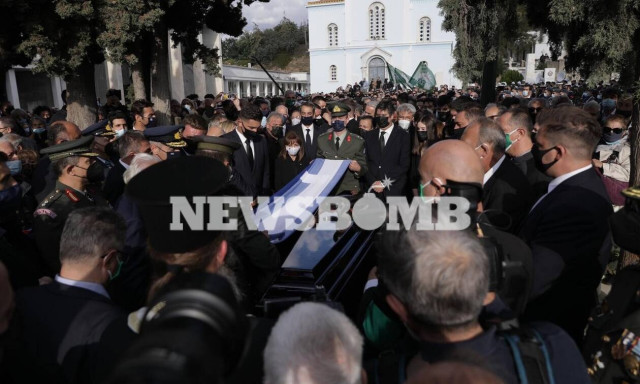 Η Ελλάδα αποχαιρέτησε τη Φώφη Γεννηματά - Πλήθος κόσμου στο «ύστατο χαίρε»