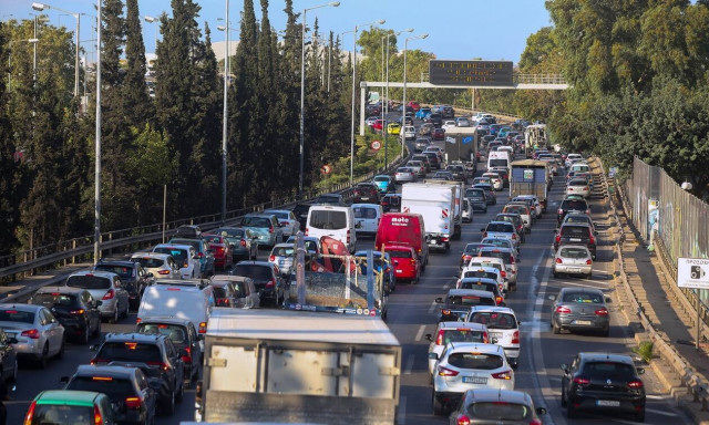 Κίνηση τώρα: Μεγάλο μποτιλιάρισμα στον Κηφισό – Χύθηκε πετρέλαιο στο οδόστρωμα