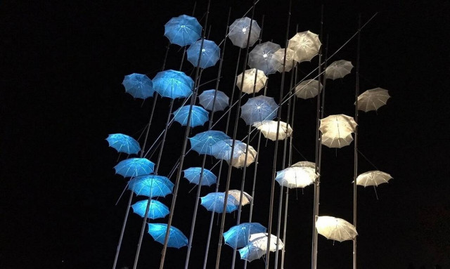 28η Οκτωβρίου- Θεσσαλονίκη: Στα γαλανόλευκα οι ομπρέλες του Ζογγολόπουλου για την εθνική επέτειο