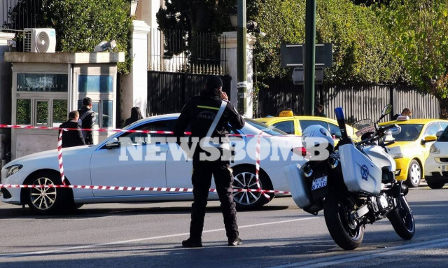 28η Οκτωβρίου: Έκλεισαν οι δρόμοι στο κέντρο της Αθήνας για τη μαθητική παρέλαση