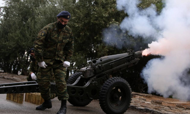 28η Οκτωβρίου: Μπλόκαρε το κανόνι για τις τιμητικές βολές στον Λυκαβηττό (vid)