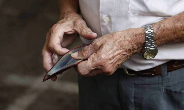 Εκκρεμείς συντάξεις: Στο... συρτάρι χιλιάδες αιτήσεις - Πότε «ξεμπλοκάρει» η διαδικασία