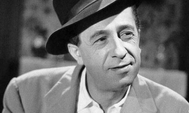 Τον Φωτόπουλο τον είχαν συλλάβει για μια κόκκινη πιτζάμα: «Μπαλωμένη είναι κυρ πόλισμαν, κρύωνα»