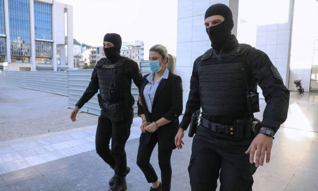 Επίθεση με βιτριόλι: Τα πρώτα λόγια της Έφης Κακαράντζουλας όταν έφτασαν οι αστυνομικοί σπίτι της