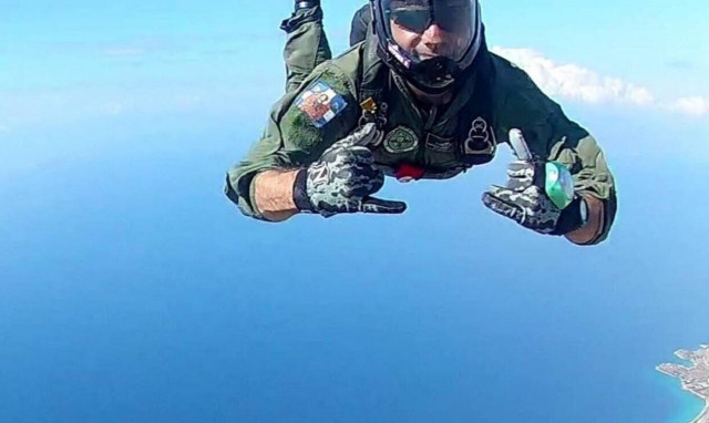 Αλεξιπτωτιστής που προσγειώθηκε μπροστά στην Σακελλαροπούλου: «Ήταν τιμή και υπερηφάνεια»