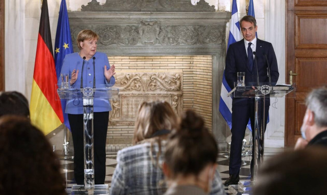 Μητσοτάκης: Δεν ανεχόμαστε απειλές των δικαιωμάτων μας – Μέρκελ: Βρείτε λύσεις με διάλογο