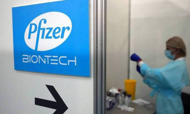 Κορονοϊός: Η 3η δόση του εμβολίου της Pfizer μειώνει σημαντικά τον κίνδυνο νοσηλείας