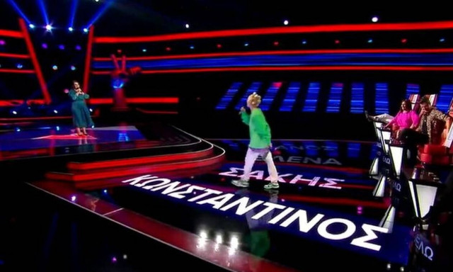 The Voice: Η Τάμτα σε ρόλο μεταφράστριας με παπούτσια του ΠΑΣΟΚ!