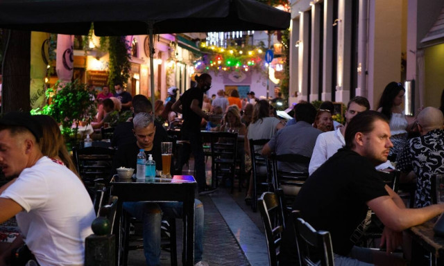 Κορονοϊός: Νέα μέτρα στο προσκήνιο – Πίεση στους ανεμβολίαστους και αλλαγές στην εστίαση