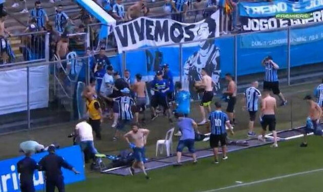 Βραζιλία: «Ντου» οπαδών της Γκρέμιο στο γήπεδο – Έσπασαν το VAR! (video)