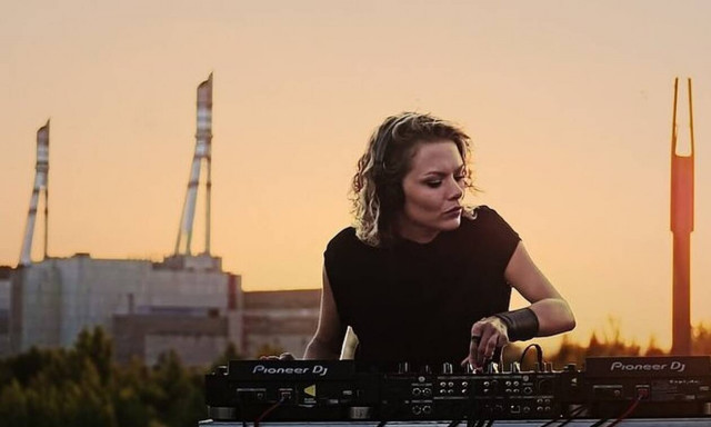 Ένα techno DJ set από τη στέγη ανενεργού πλέον πυρηνικού εργοστασίου στη Λιθουανία