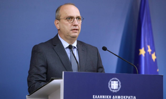 Γιάννης Οικονόμου στην ενημέρωση των πολιτικών συντακτών