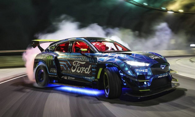 Δείτε τη Ford Mustang Mach-E των 1.464 ίππων και των 7 μοτέρ!