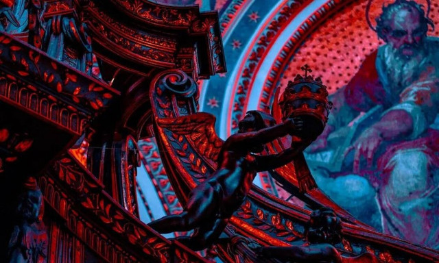 «Red Lights: Vatican» - Η Βασιλική του Αγίου Πέτρου... αλλιώς (photos)
