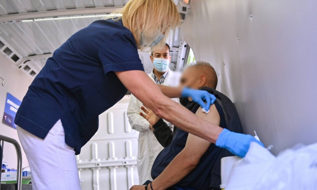 Τρίτη δόση εμβολίου: Πότε ανοίγει η πλατφόρμα για όλους