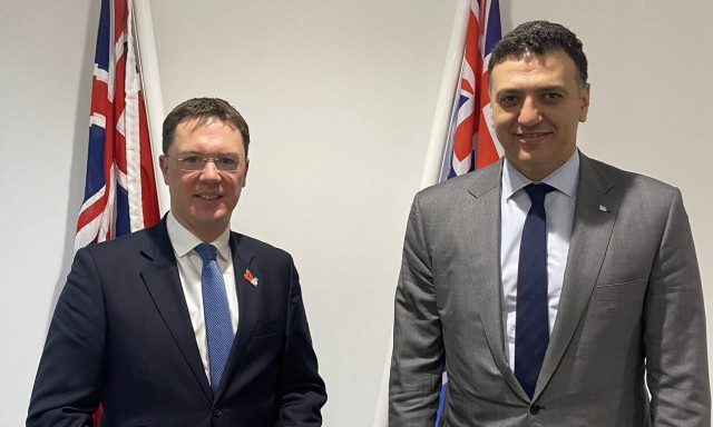 Κικίλιας: Ζήτησε διευκολύνσεις στις μετακινήσεις πολιτών από και προς τη Βρετανία