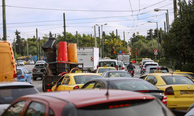 Κίνηση: «Kόλαση» για άλλο ένα πρωί ο Κηφισός και μποτιλιάρισμα... παντού