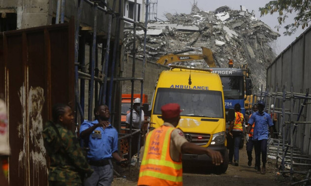 Κατάρρευση κτηρίου στη Νιγηρία: Τουλάχιστον 20 νεκροί - Αγωνία στα συντρίμμια (pics)