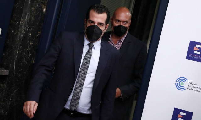 Πλεύρης για SMS σε μη εμβολιασμένους: Εξετάζουμε το ενδεχόμενο να χρησιμοποιήσουμε τα ΑΜΚΑ