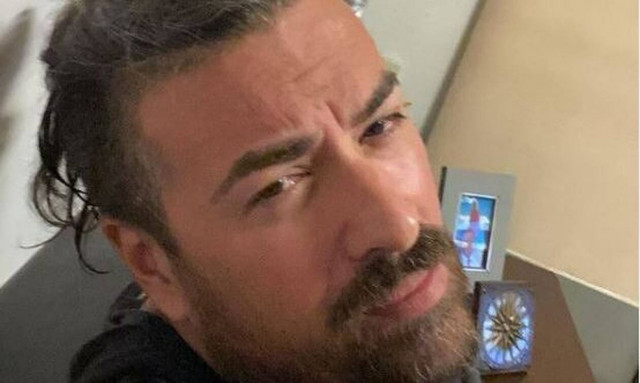 Συγκλονίζει ο Γιάννης Αϊβάζης: «Υπήρχε άνθρωπος δίπλα μου που μέσα σε δύο ώρες διασωληνώθηκε» (vid)